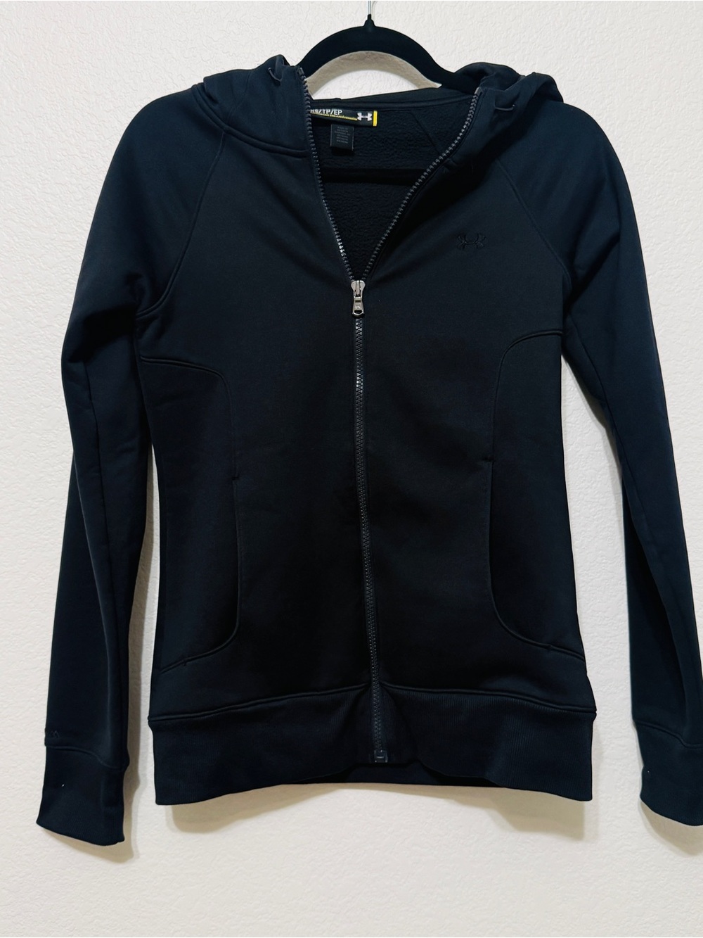 Under Armour| EUC Women’s XS Black ColdGear Full Zip Hooded Jacket